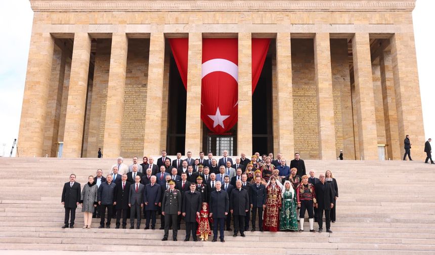 Ankara’nın Başkent Oluşunun 102. Yılı Anıtkabir’de Kutlandı!