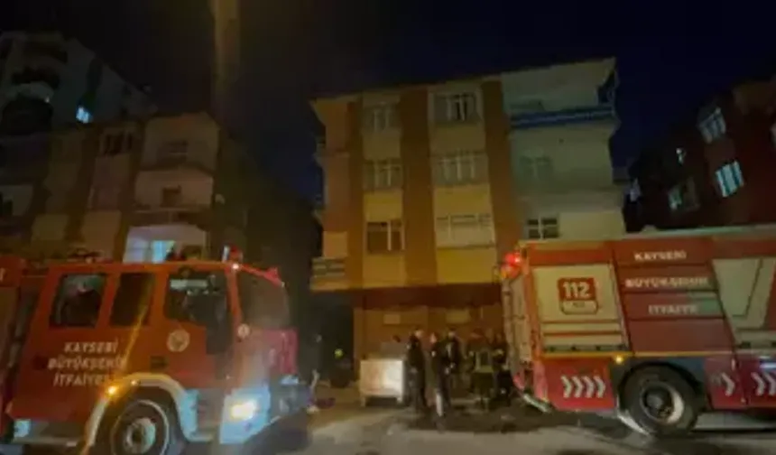 Kayseri'de 3 katlı binada yangın çıktı