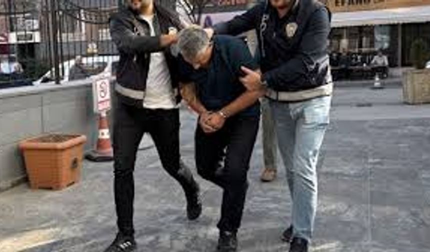 Öz çocuğunu dövdü!