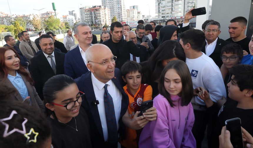 Yenimahalle Belediyesi’nden öğrencilere uygun fiyatlı Yeni Halk Kafe