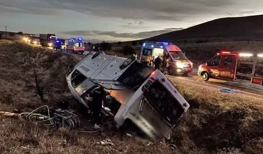 Kontrolden Çıkan Otobüs Şarampole Uçtu: 2 Ölü, 21 Yaralı
