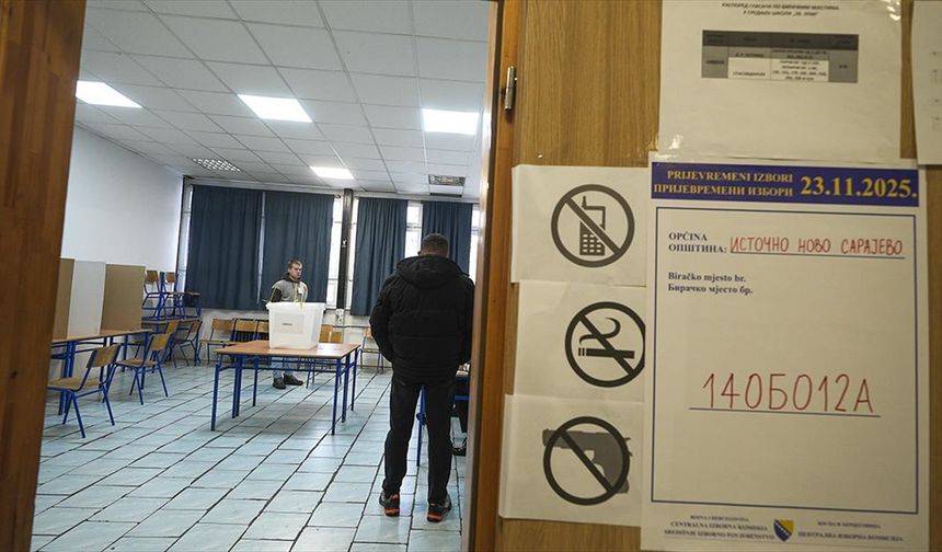 Bosna Hersek'in Sırplar Oylarını Kullanmaya Başladı