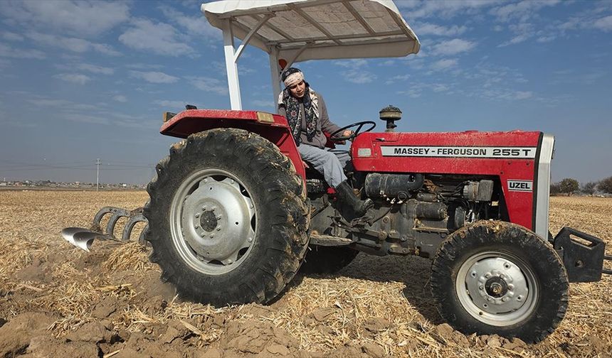 Çiftçi babanın destekçisi kızı!