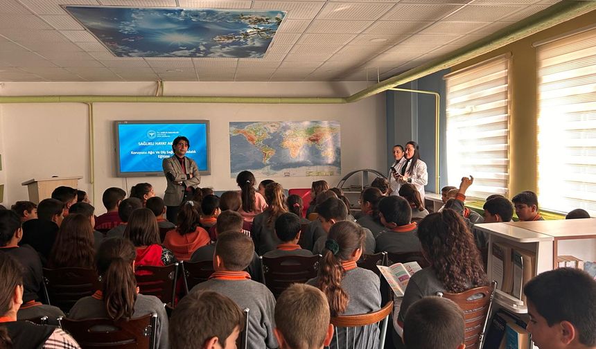 Ortaokul öğrencilerine diş sağlığı eğitimi