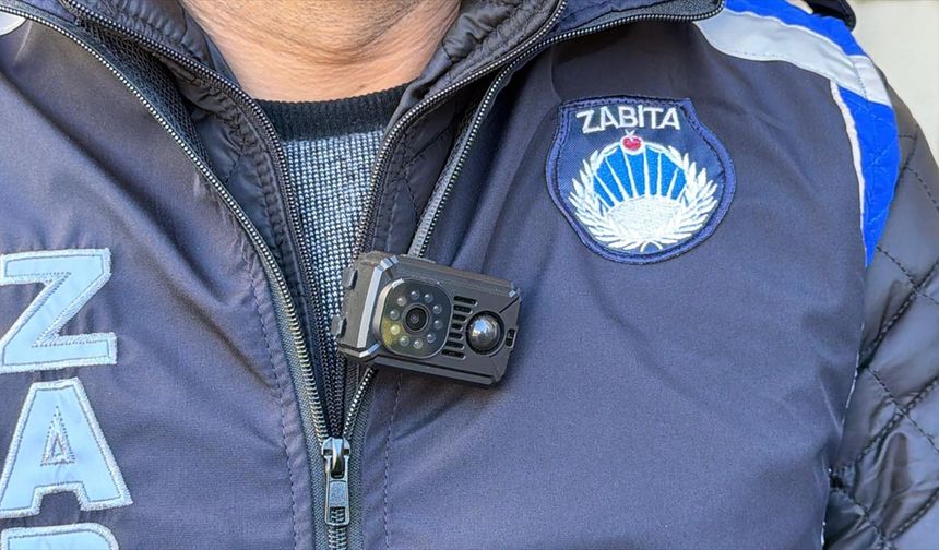 Zabıta yere çöp atanları artık yaka kamerasıyla tespit edecek