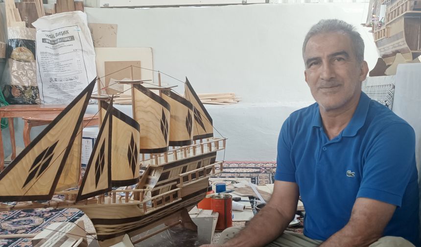 Atölyede 32 yıldır gemi maketi yapıyor