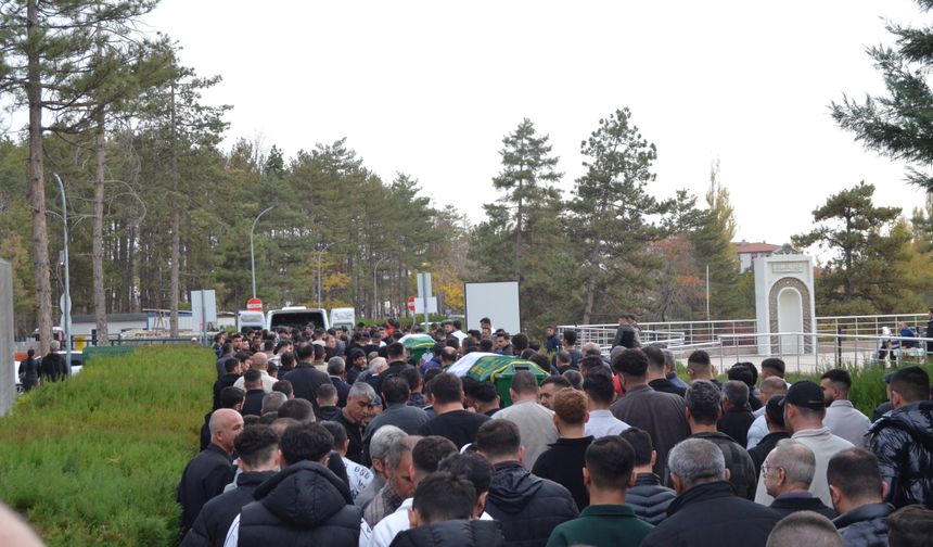 Aynı aileden 4 kişi, Ankara’daki kazanın ardından Aksaray’da son yolculuğuna uğurlandı