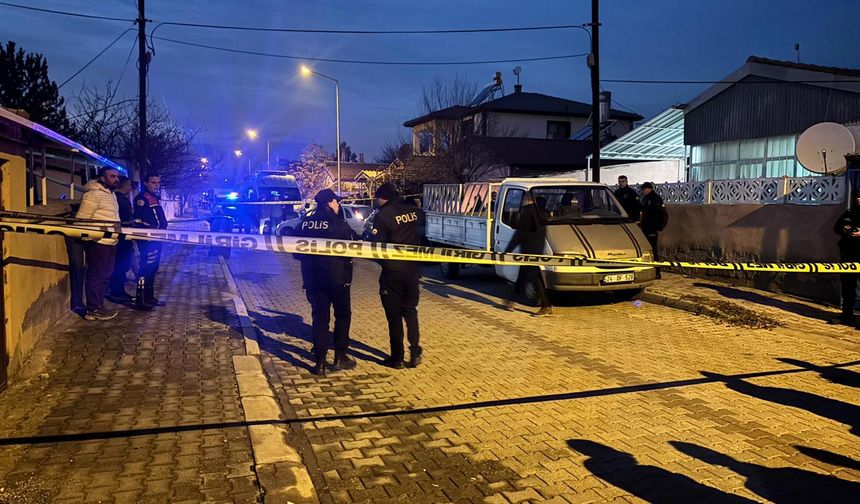 Baba ve oğlu evde ölü bulundu