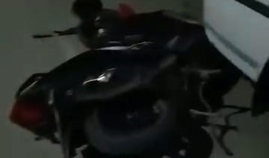 Bursa'da hafif ticari araç ile motosiklet çarpıştı