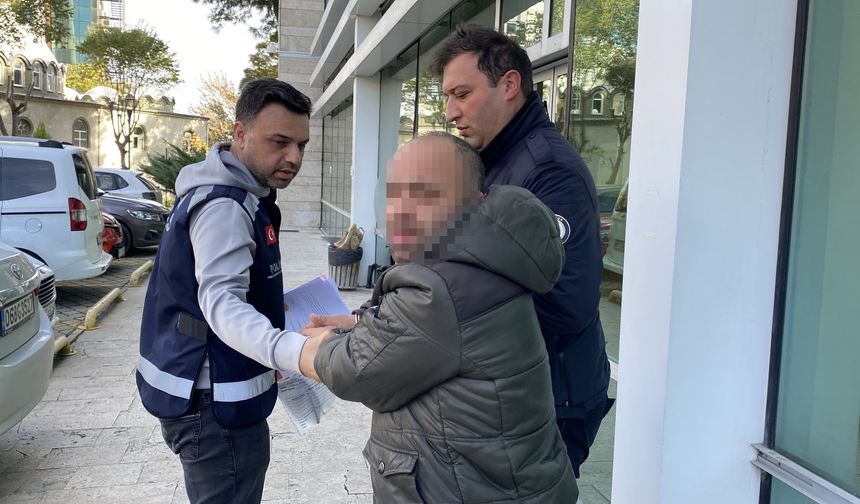 Eşinin başına ütüyle vurdu