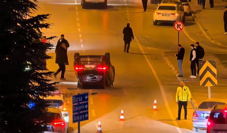 İnegöl'de iki otomobil çarpıştı: 2 yaralı