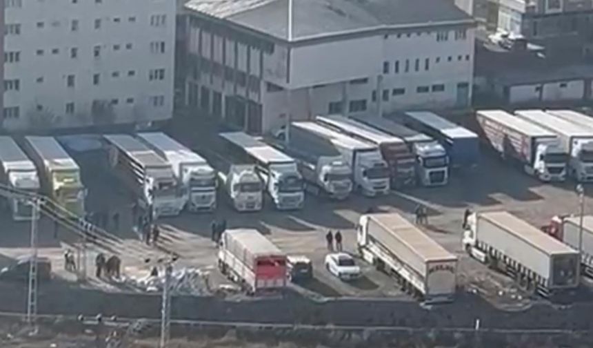 İş makinelerinin üzerinde Ata'ya saygı duruşu!