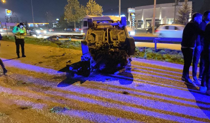 Kontrolden çıkan otomobil, ters döndü