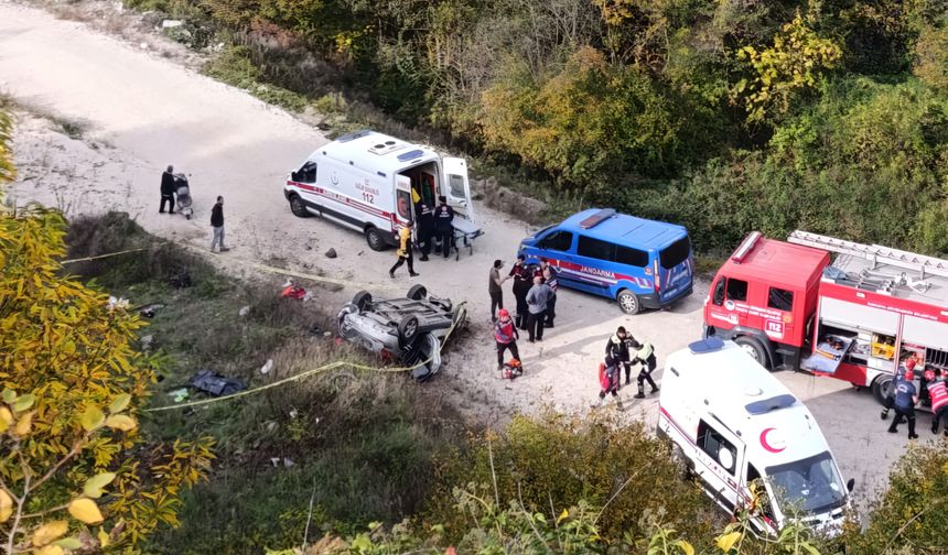 Otomobil, uçuruma devrildi, ölü ve yaralılar var!