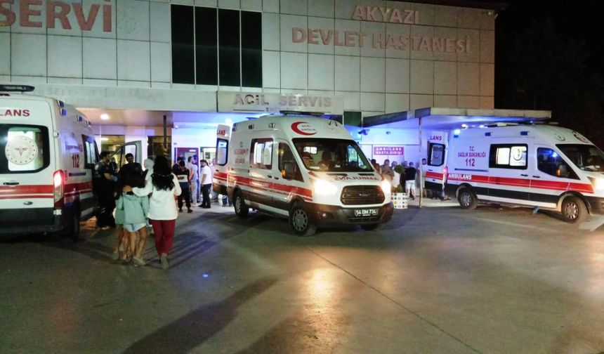 Sakarya'da hafif ticari araçlar çarpıştı!