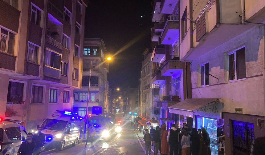 Yanan evde mahsur kalan anne ve oğlu yaralandı!