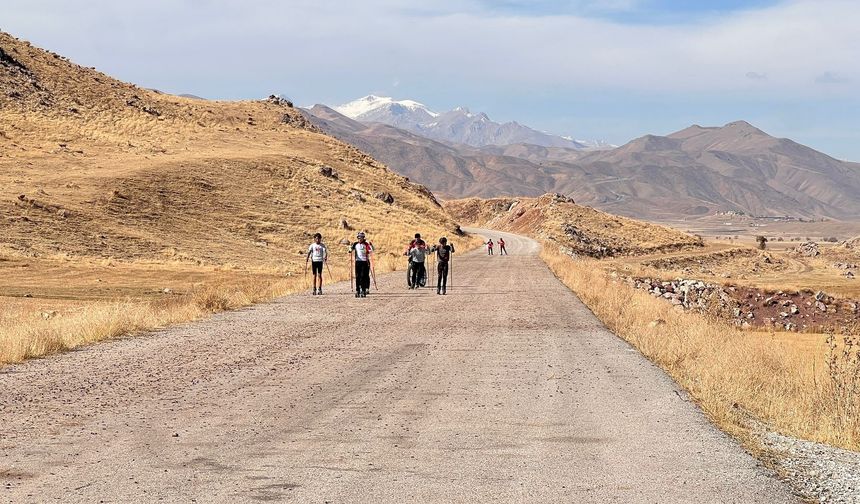 Yüksekova Tekerlekli Kayak Takımı Şampiyonluk İçin Gün Sayıyor