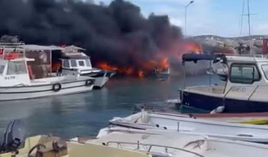 Çeşme'de Balıkçı Barınağında Büyük Yangın: 7 Tekne Kül Oldu