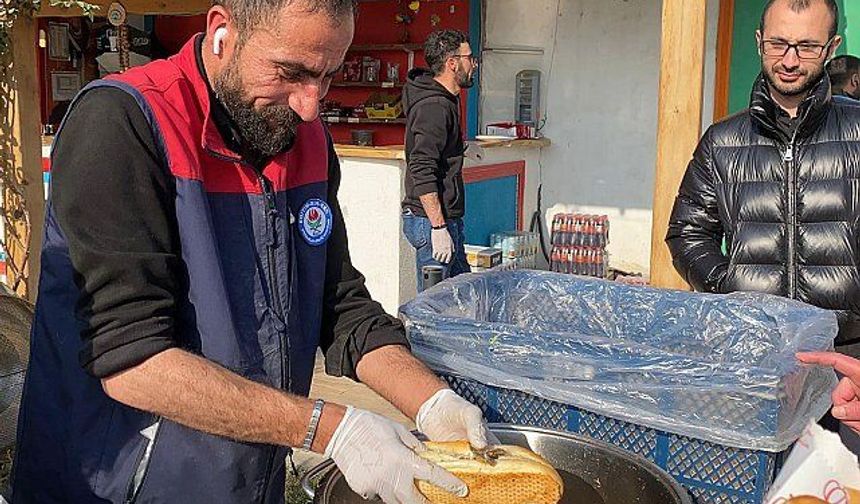 Öğretmenler, hamsi festivalinde doyasıya eğlendi