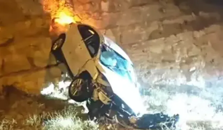 Siirt'te otomobil devrildi