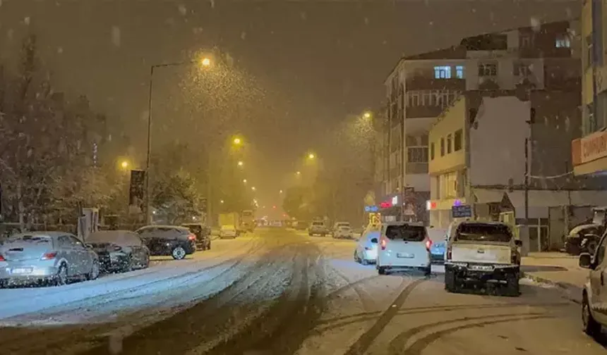 Ardahan’a Mevsimin İlk Karı Düştü