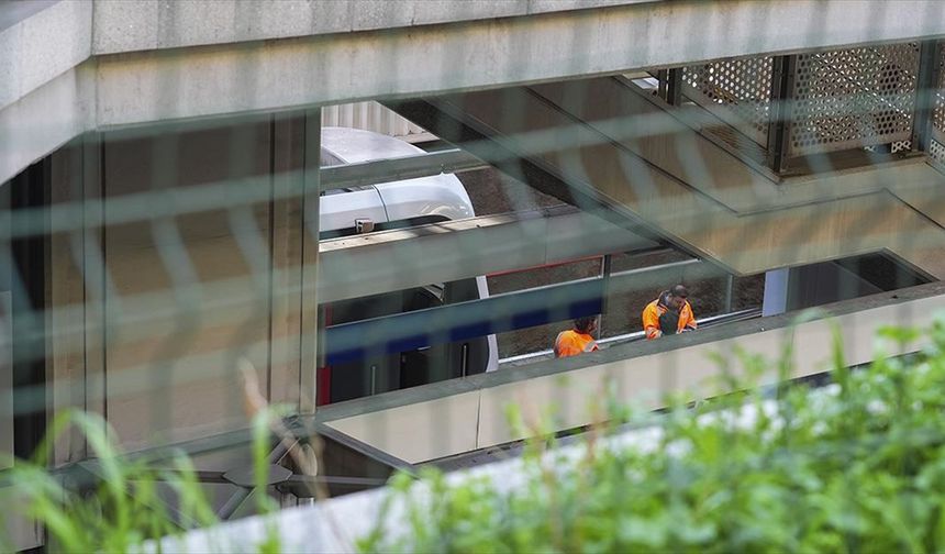 İzmir'de metro raydan çıktı: Ulaşım aksadı