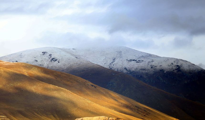 Kars ve Ardahan'da yüksek kesimler karla kaplandı!
