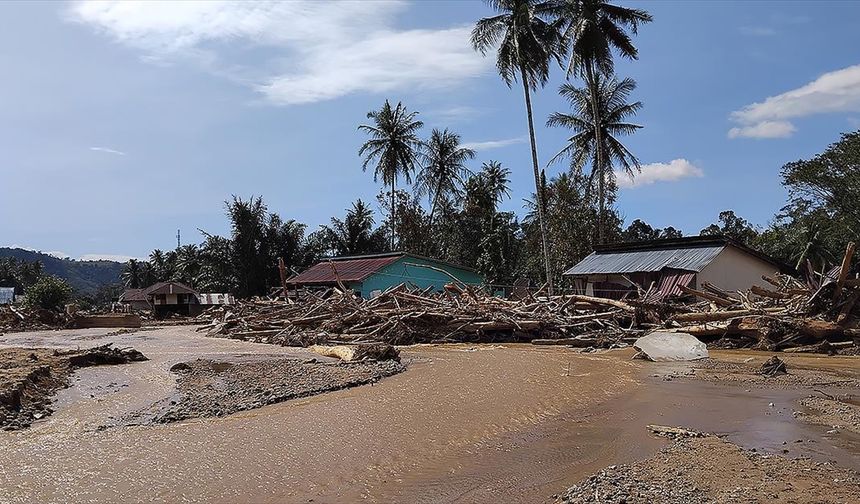 Kızılhaç, Asya'da selden etkilenen ülkelerin yaralarını sarıyor