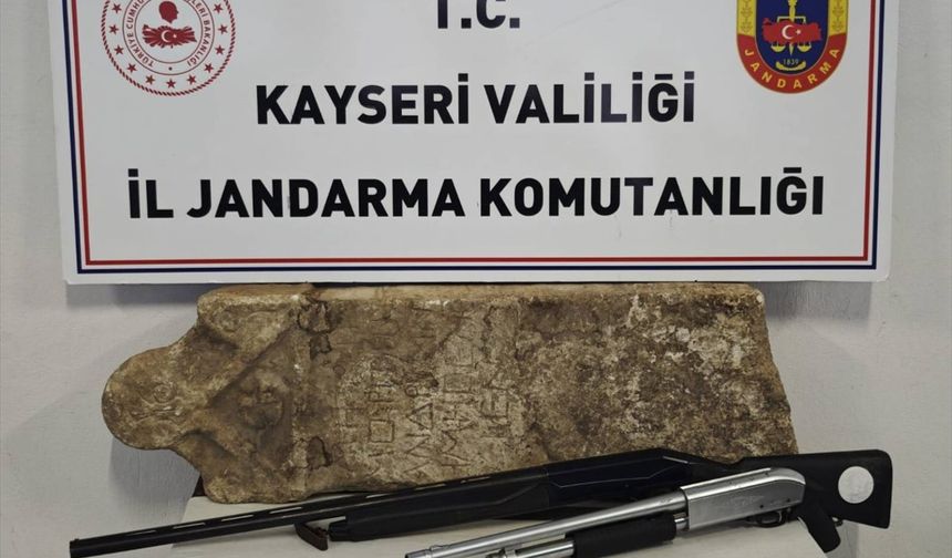 Yeşilhisar'da Roma dönemine ait mezar steli ele geçirildi