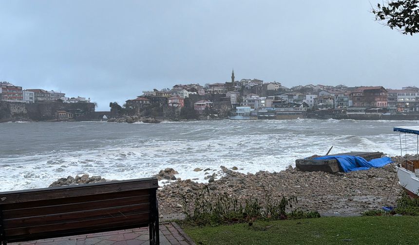 Amasra'da dalga yüksekliği 8 metreye ulaştı!