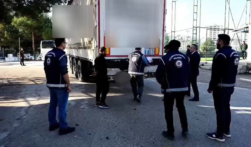 Amasya’da TIR’dan 13 kaçak göçmen çıktı