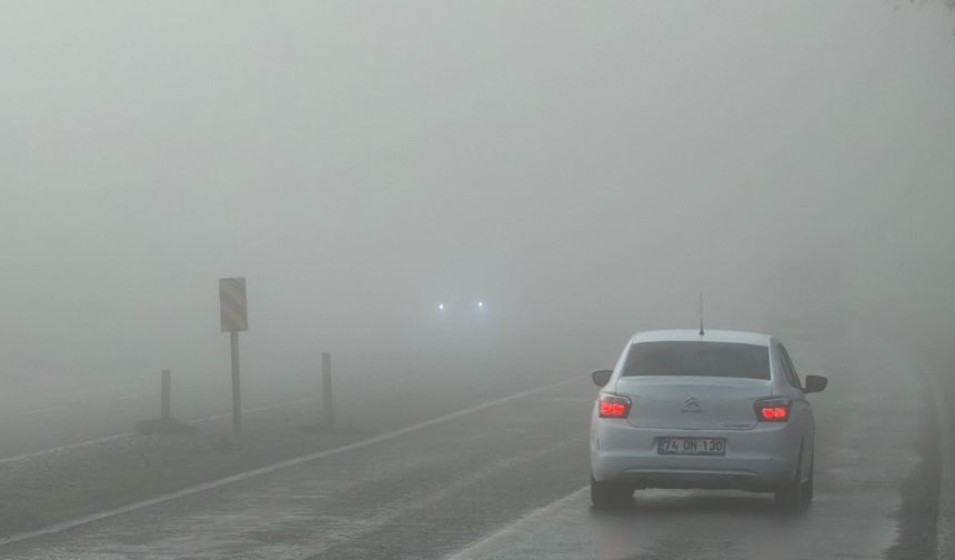 Bartın’da yoğun sis trafiği yavaşlattı