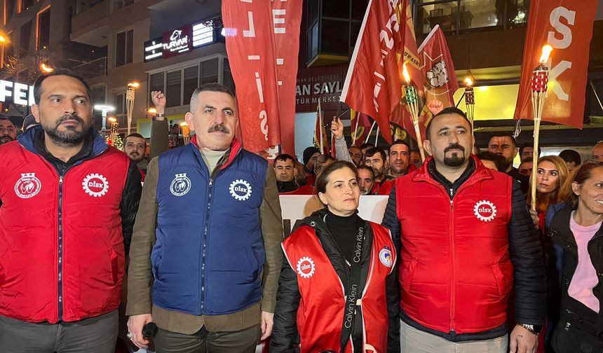 İzmir’de Belediye İşçilerinin Protestosu Sürüyor