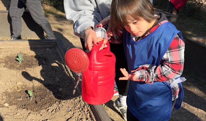 İzmir'de Engelli çocuklar, lemurlarla tanıştı