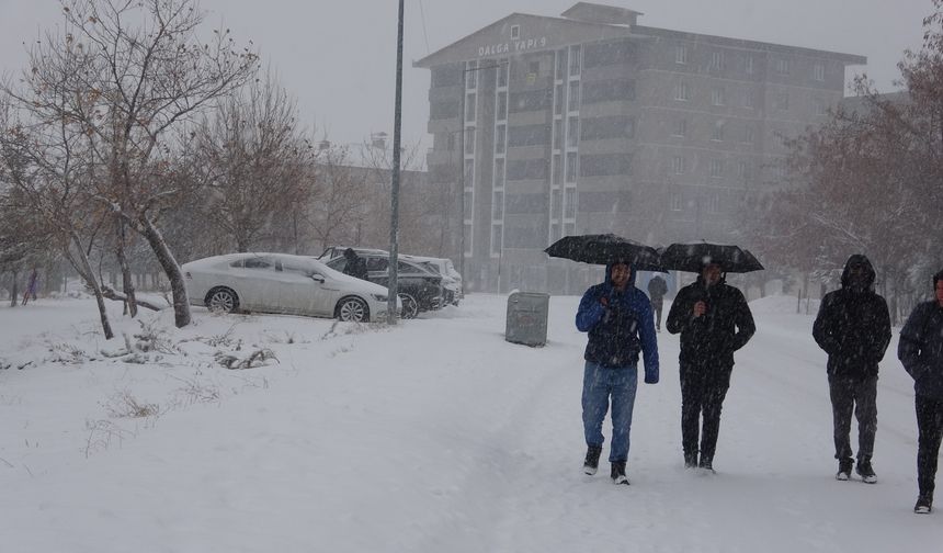 Kar Yağışından 180 köy yolu ulaşıma kapandı!
