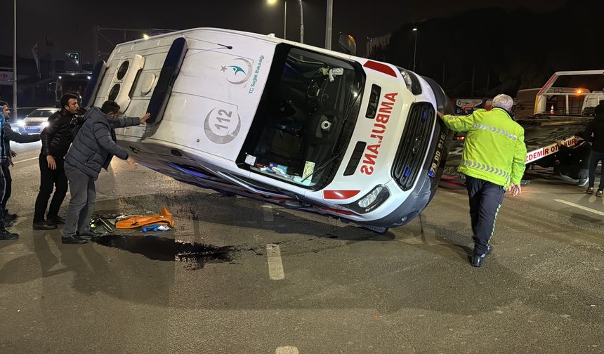 Karabük’te Ambulans Kazası: 3 Sağlık Personeli Yaralı