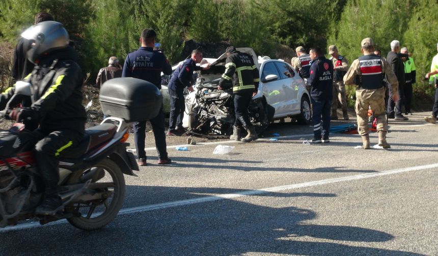 Kilis'te hafif ticari araç ile otomobil çarpıştı