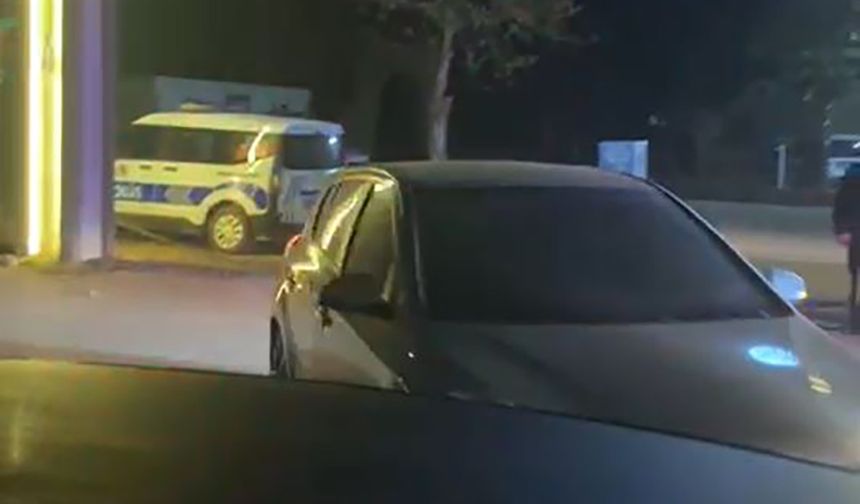 Mezarlıktaki otomobilde iki kişinin cansız bedeni bulundu