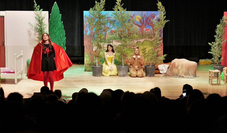 Kırmızı Başlıklı Kız Müzikali Keçiören'de Çocuklarla Buluşuyor!