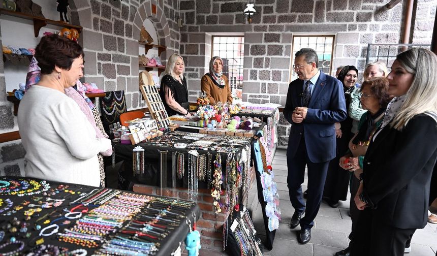 Altındağlı Kadınların El Emeği Pazarı Yoğun İlgi Görüyor