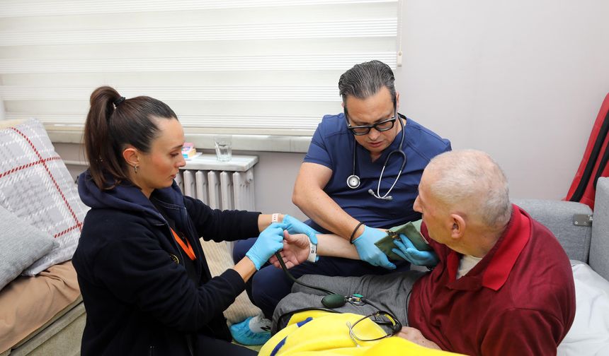 Yenimahalle’de evde sağlık hizmeti 12 yıldır şifa dağıtıyor