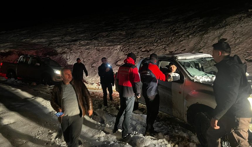 Erzincan'da karda mahsur kaldı