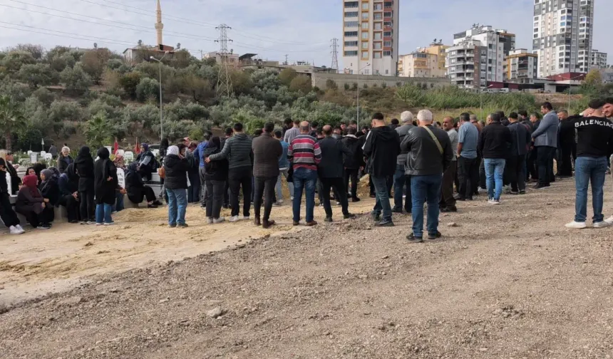 Anne ve oğlu yan yana toprağa verildi