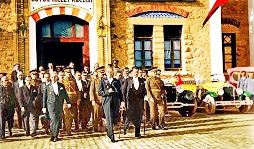 Kurtuluşun Sırlı Sandığından Günümüzün Demokrasi Labirentine