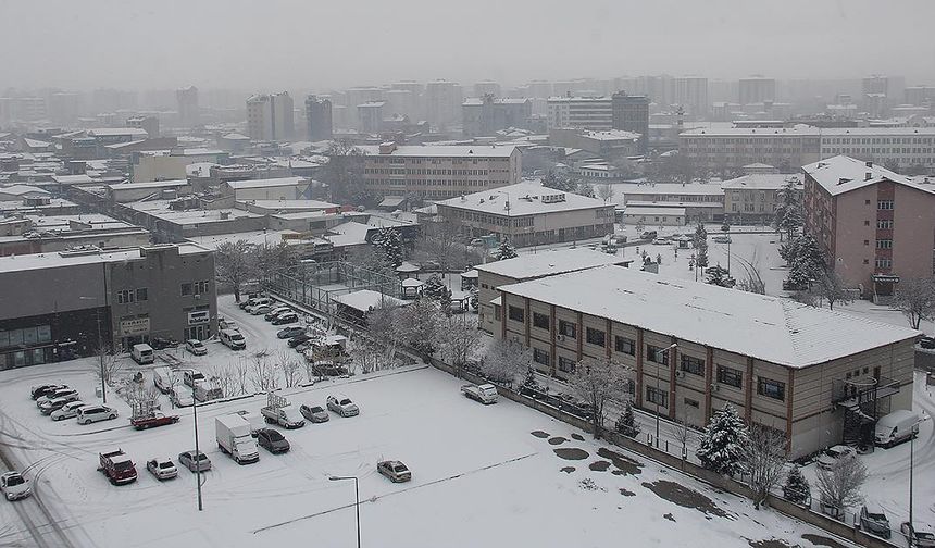 Doğu kesimlerinde olumsuz hava koşulları devam ediyor