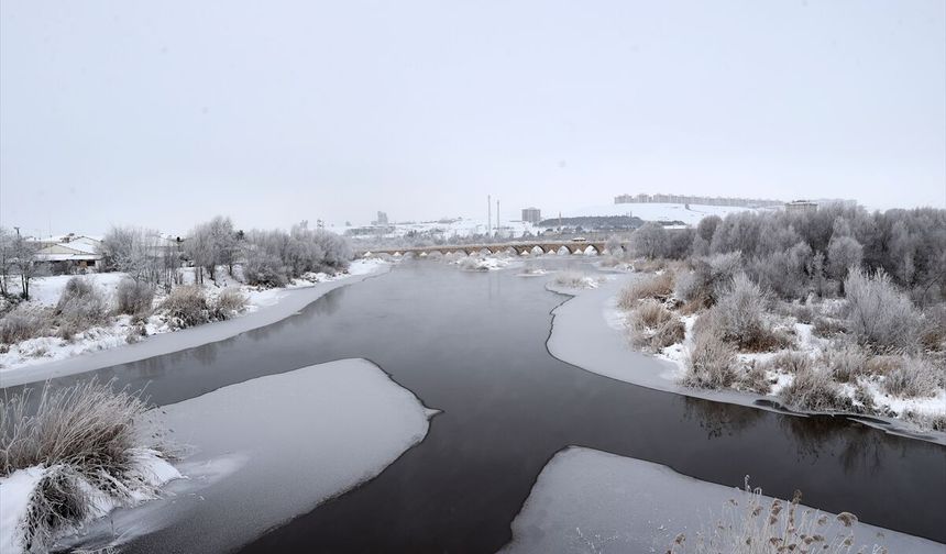 Sivas’ta Dondurucu Soğuk: Kızılırmak’ın Bazı Bölümleri Dondu