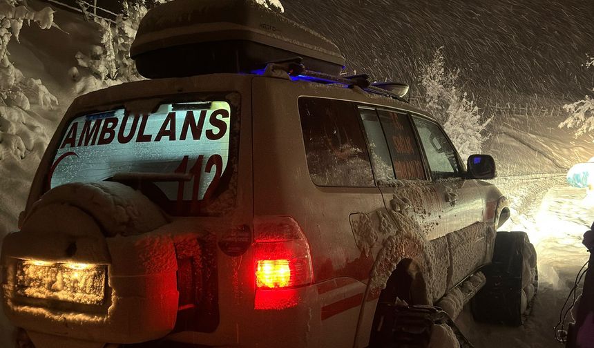 Amasya’da Karla Kaplı Köye Paletli Ambulansla Sağlık Ulaşımı