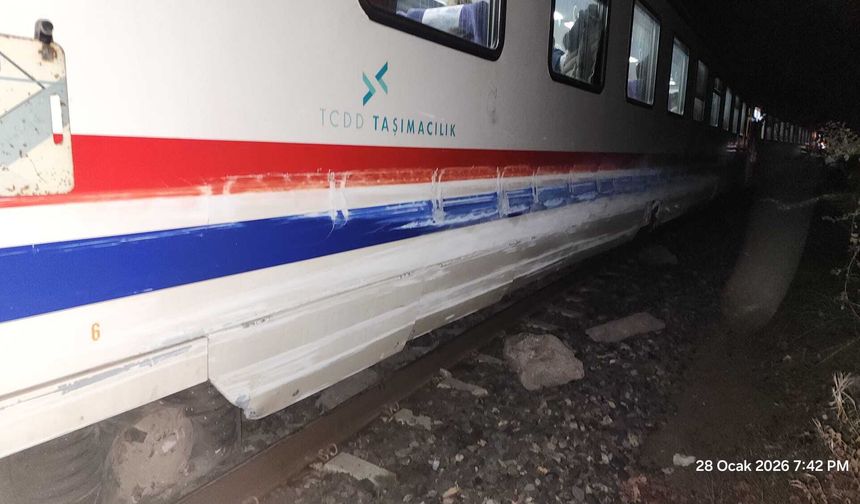 Balıkesir'de Toprak Kayması Tren Kazasına Neden Oldu
