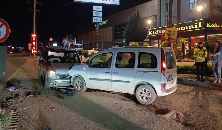 Bursa'da feci kaza:  3 yaralı