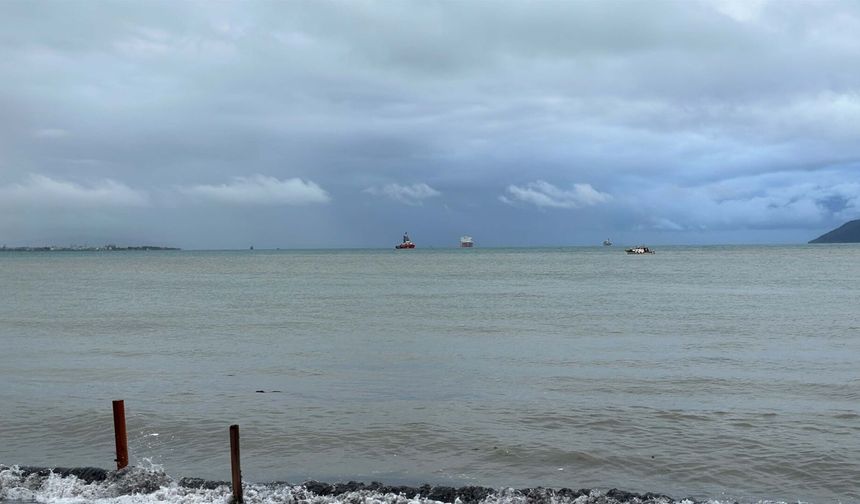 Çanakkale Boğazı'nda denizin rengi kahverengi oldu!